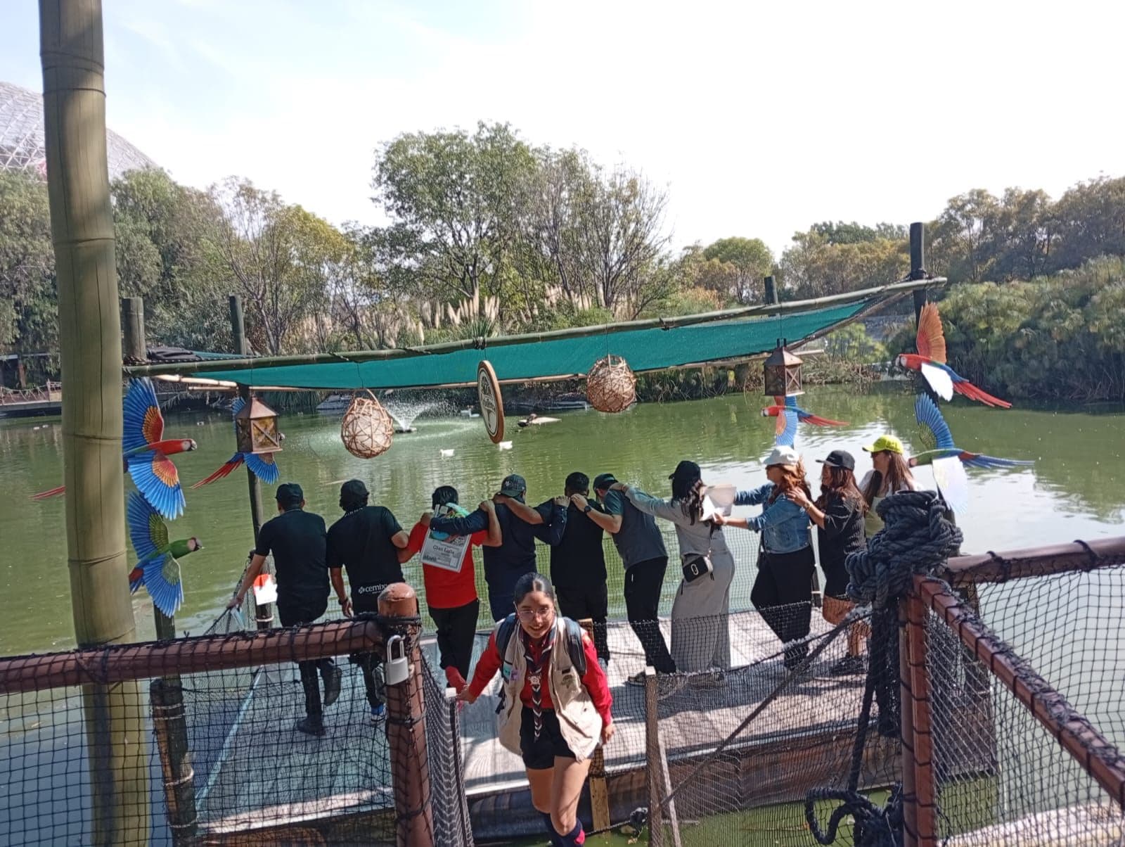 El equipo sobre la balsa, a media dinámica
