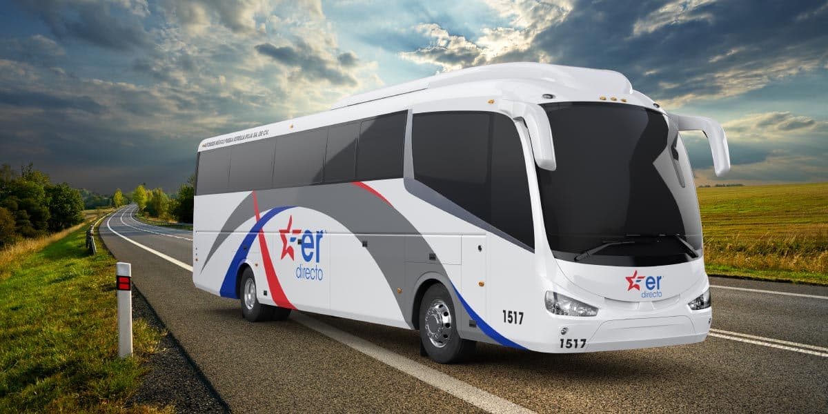 El autobús ejecutivo por fuera, en carretera