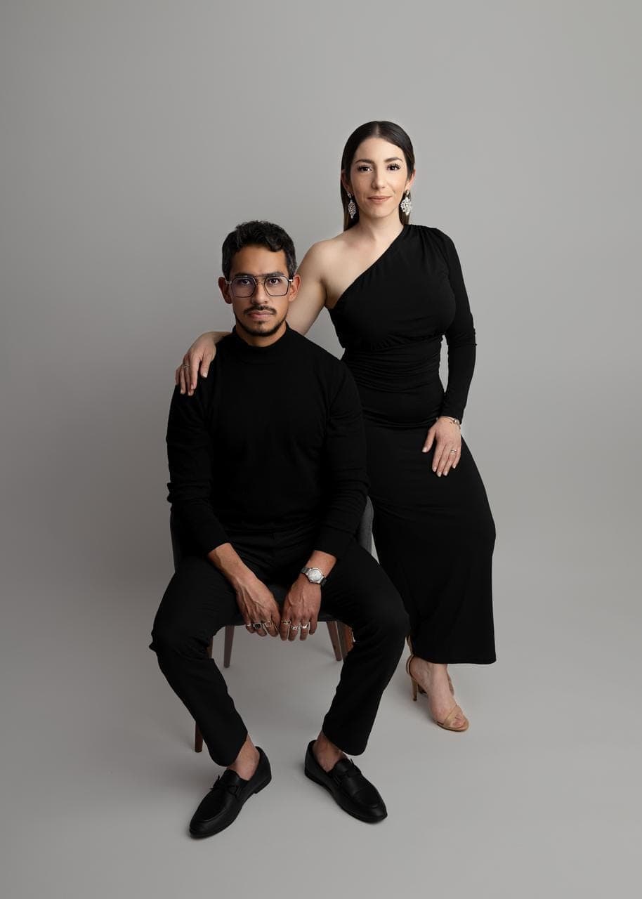 Fabián y Tere, retrato de estudio de cuerpo entero