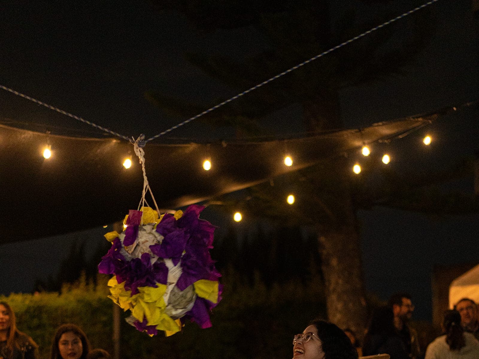Planeación de inicio de año. Una piñata al aire libre, antes de romperla