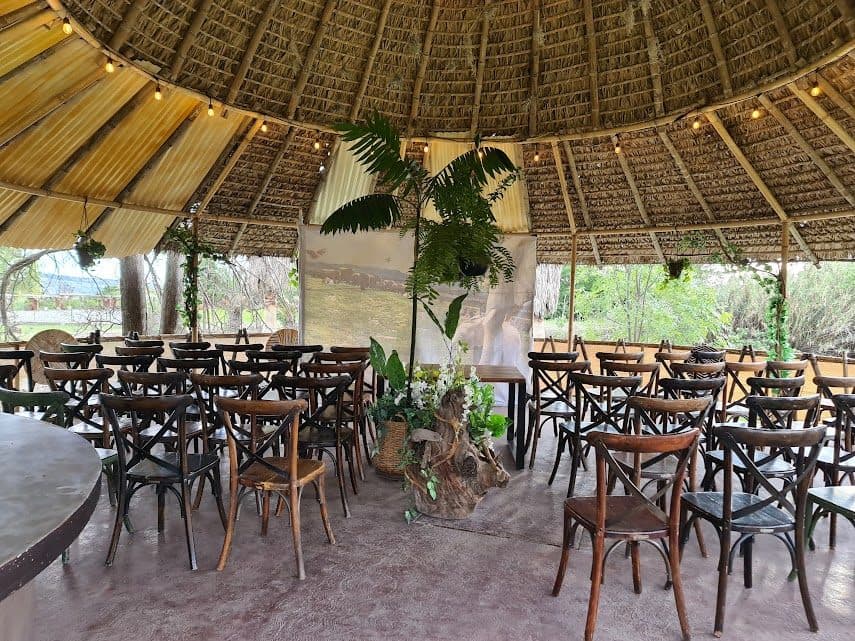 Isla Tanganica, Africam Safari
