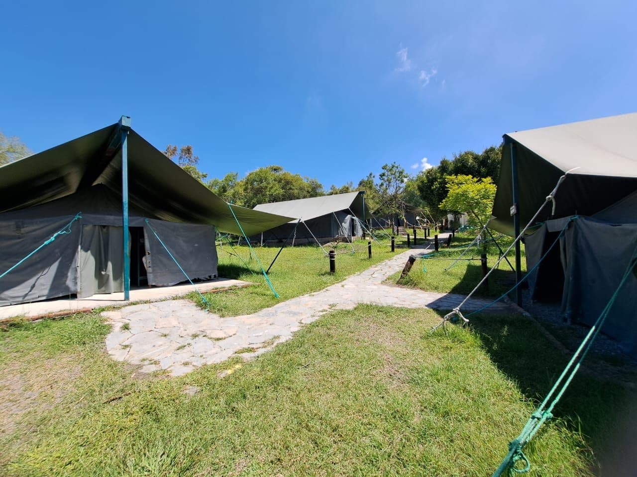 Cama en cabaña, Campamento Watusi Watoto